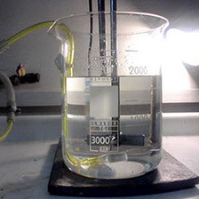 Electrodo en agua de mar.